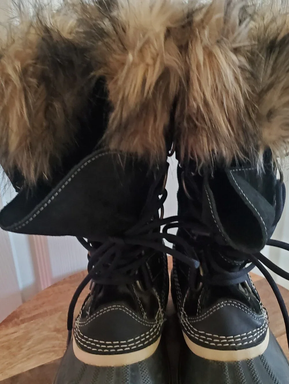 SOREL JOAN OF ARCTIC WINTER FAUX FUR COLLAR BOOTS. WATERPROOF SZ 8.